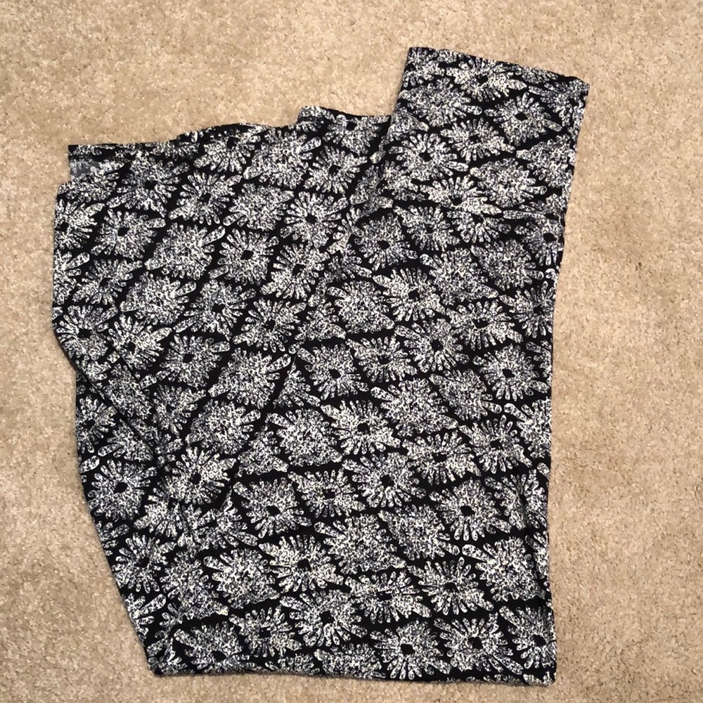 Small LuLaRoe Maxi Skirt Black Floral/Geo Print